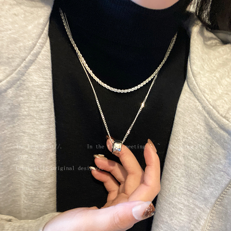 Double-layered, sparkling and simple circular necklace for women, 2025 new style, versatile hoodie chain, light luxury accessory wholesale Application Scenario