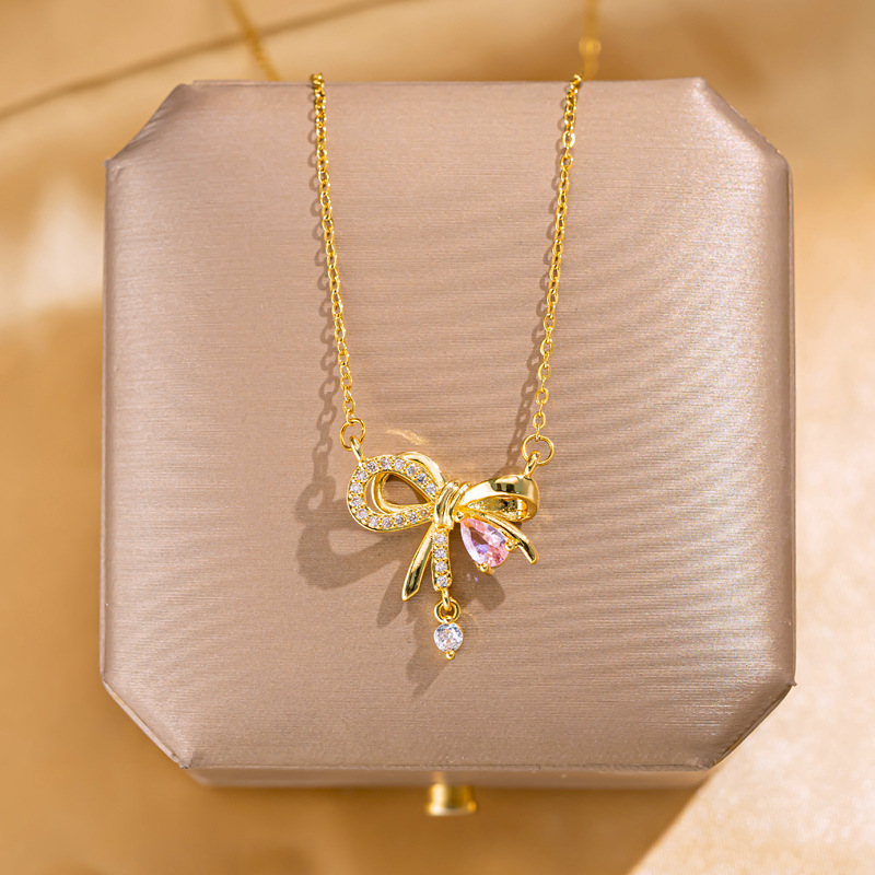 Korean-style golden pink diamond bow necklace, a niche design for women, a popular collarbone chain, a light luxury and versatile accessory full figure