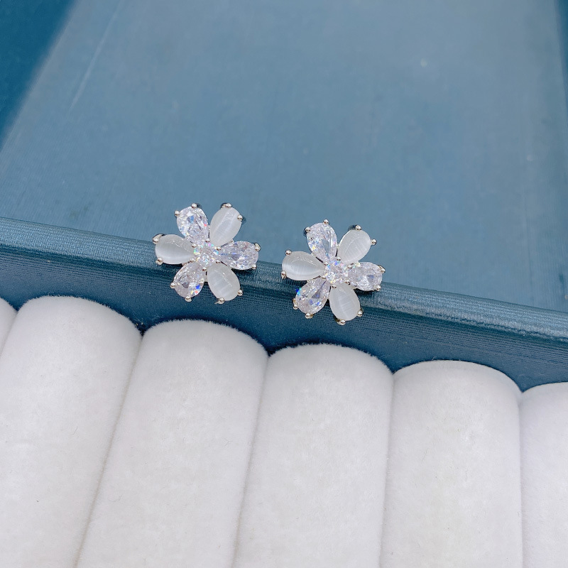 Light luxury, niche and high-end cat's eye stone flower ear studs, fashionable and versatile for women, simple and exquisite zircon earrings Application Scenario