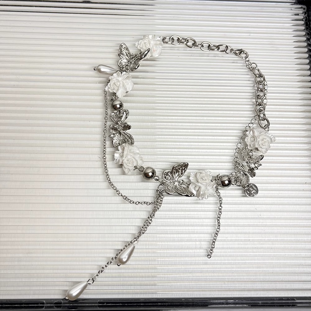 White flower butterfly pearl tassel necklace for women, 2025 new style, light luxury choker collarbone chain necklace Application Scenario