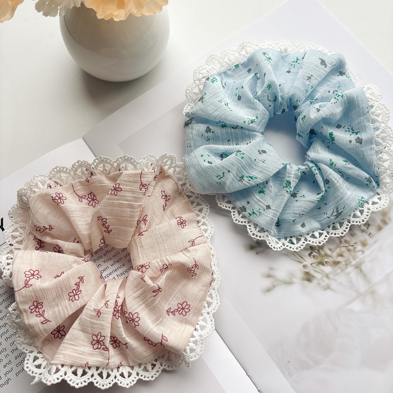 Gentle and elegant, beige small floral lace trim fabric large intestine hair band, sweet and fresh, forest-style girl hair tie Application Scenario