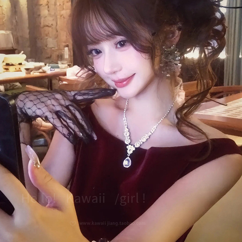Super sparkling water drop full diamond zircon necklace, feminine, light luxury, tassel long collarbone chain, high-end princess accessory full figure