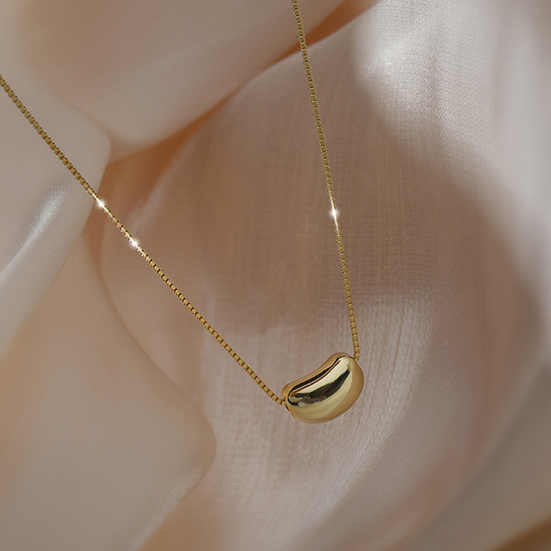 New non-fading titanium steel necklace, popular female Internet celebrity love bean pendant, collarbone chain, best-selling neck chain accessory on Instagram Douyin Application Scenario