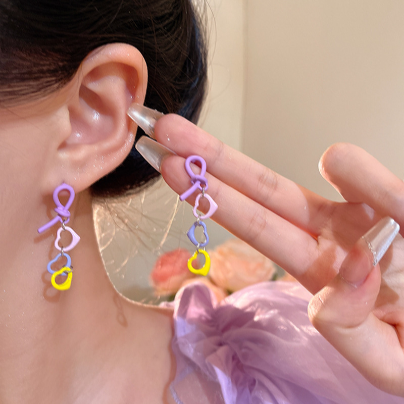 Dopamine colored heart-shaped earrings, a sweet and unique design for women, are a long, sweet and cool summer earrings for girls details Picture