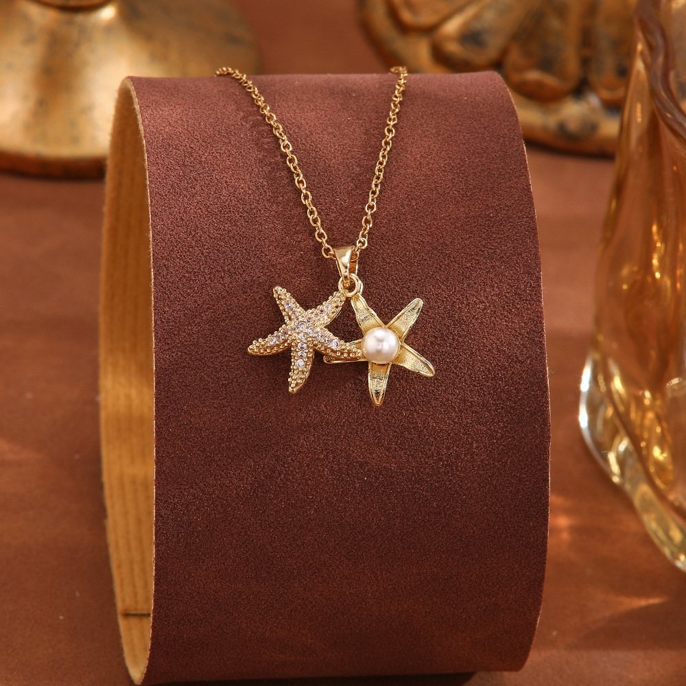 Cross-border European and American titanium steel necklace for women, with a unique and high-end feel. Butterfly copper micro-inlaid collarbone chain, simple pendant necklace details Picture