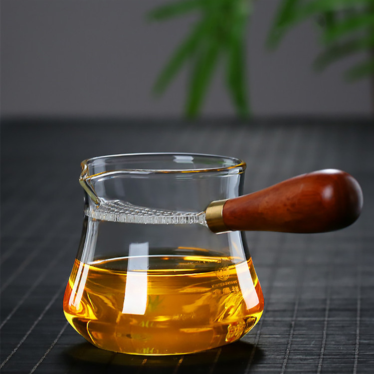 Boya wood crescent-shaped glass fair cup side handle public cup tea dispenser thickened tea tray high-temperature resistant Gongfu tea set full figure