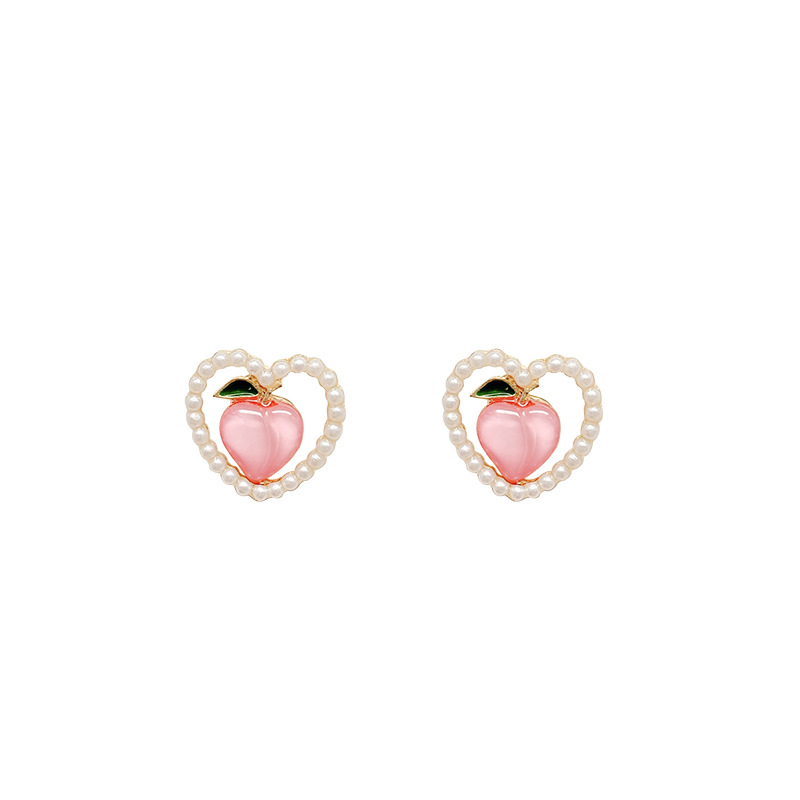 S925 Silver Needle Peach Heart-shaped Earrings, a niche design for women with a sweet pearl stud, are fresh and elegant earrings for young girls Item Picture