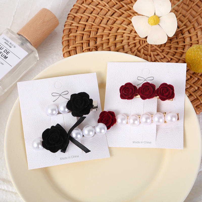 Red velvet rose hair clip, ins wine red duckbill clip, versatile, elegant and retro girl, autumn and winter fringe by the seaside clip Application Scenario