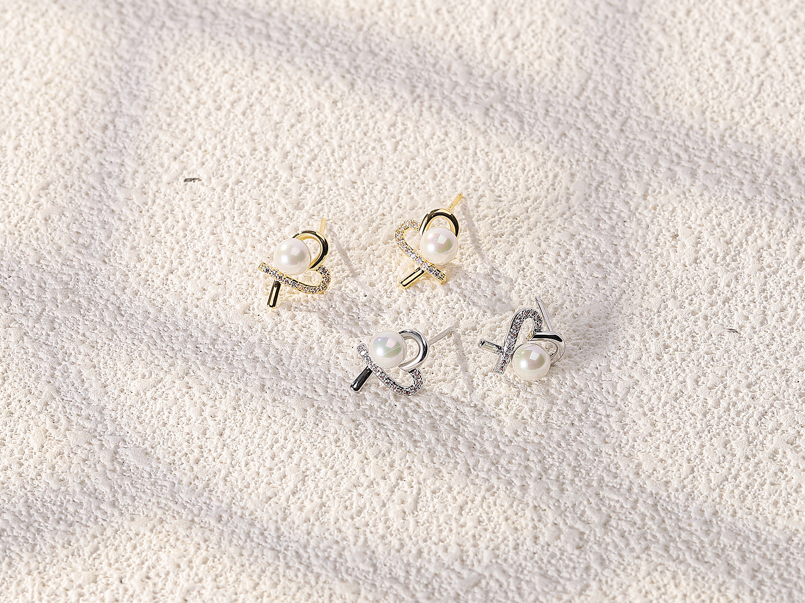 Xuhui brand exquisite and light luxury copper plated with real gold, zircon 925 silver needle, heart-shaped pearl, fashionable and elegant stud earrings, earrings and pendants Application Scenario