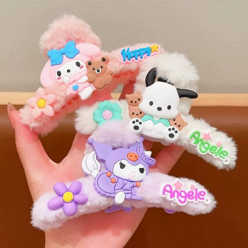 Cartoon Sanrio plush large grab clip, cute children's hair clip, back of the head updo shark clip, popular hair accessory for women Application Scenario