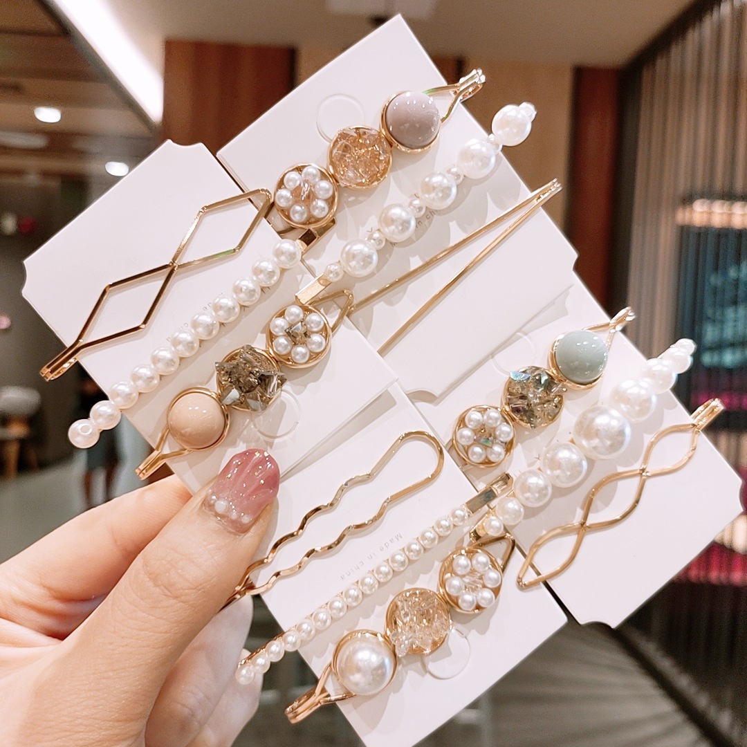 The same style of pearl hair clips as Siteng, Korean version of Dongdaemun lady's water diamond one-line hair clip, elegant student side clip hair accessory details Picture