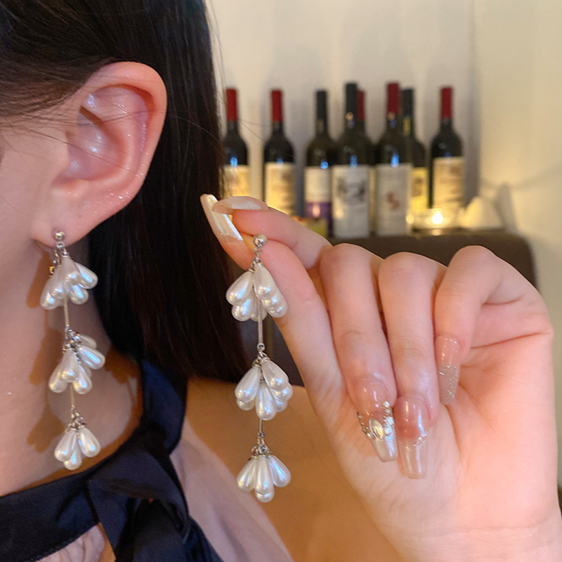 French high-end long tassel pearl earrings, women's fashionable design, teardrop stud earrings, internet-famous and elegant earrings Specification drawing