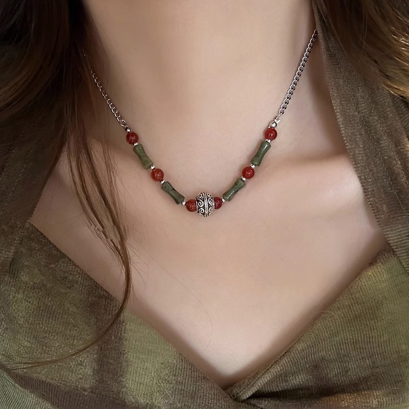 New Chinese-style peace pendant agate beaded necklace, a niche design for women, retro bamboo joint spliced vintage collarbone chain accessory full figure