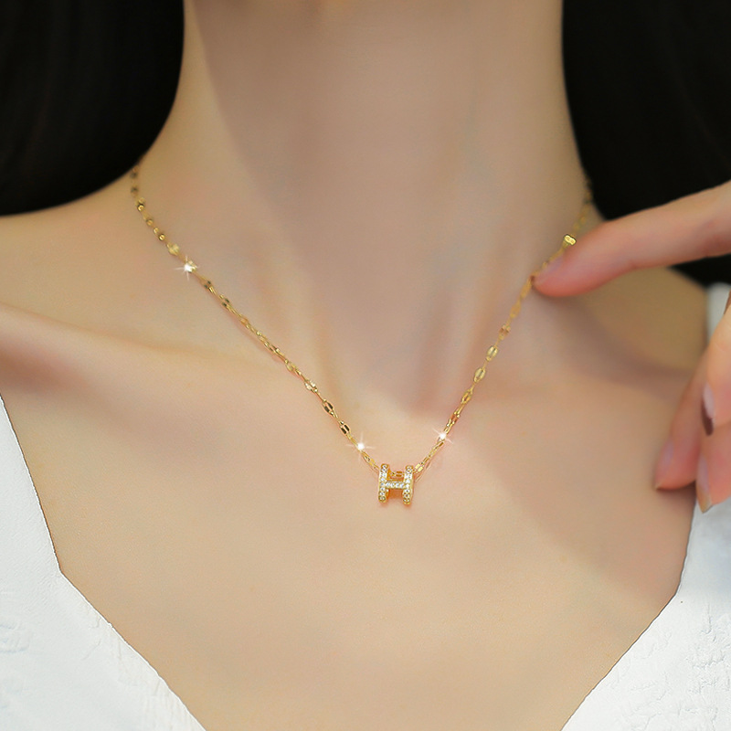 【 Titanium Steel 】 High-end full diamond letter H necklace for women on Instagram, simple and cold style collarbone chain, fashionable and versatile necklace details Picture