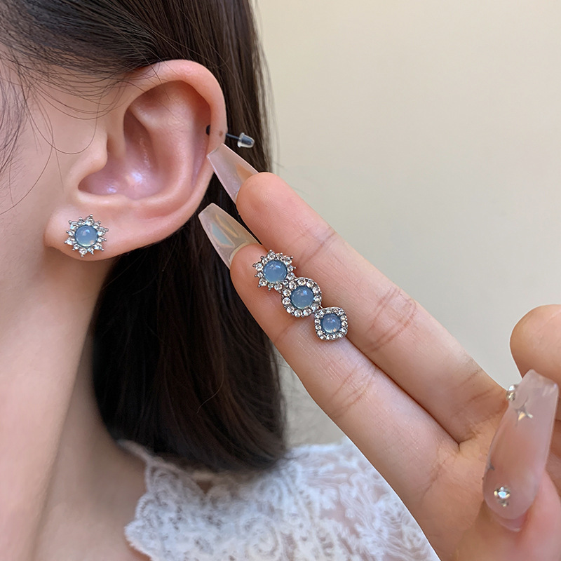 Delicate blue zircon small stud earrings for women, simple and versatile Korean style, elegant geometric earrings, full diamond fashionable earrings details Picture