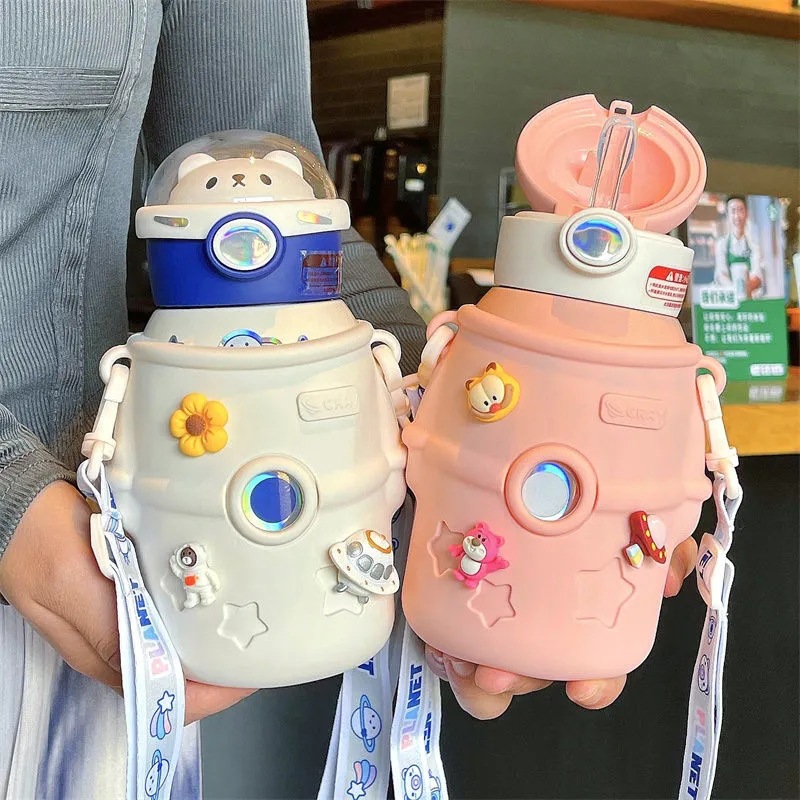 Children's insulated cup, Aerospace Bear creative baby water bottle, portable slanted span, high appearance level, 316 stainless steel straw cup Specification drawing