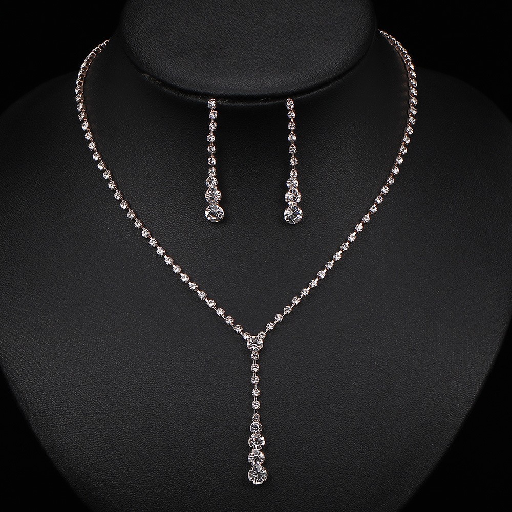 Cross-border platform recommendation: Bride's simple claw chain Full diamond necklace, earrings and bracelet three-piece set, factory direct sales Application Scenario