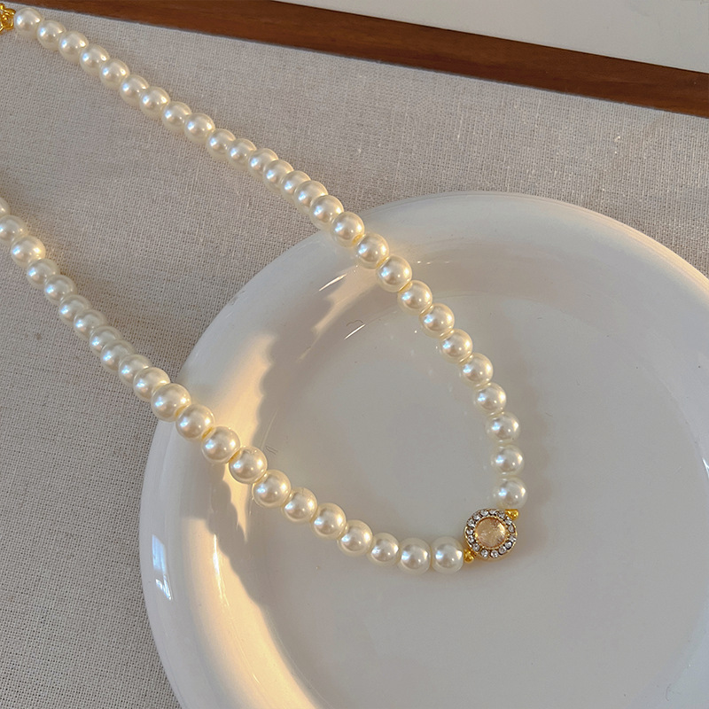 "Zhengyuan High-brightness Shijia Pearl Necklace for autumn and winter, handcrafted design, round ball magnetic clasp, French retro sweater chain. details Picture