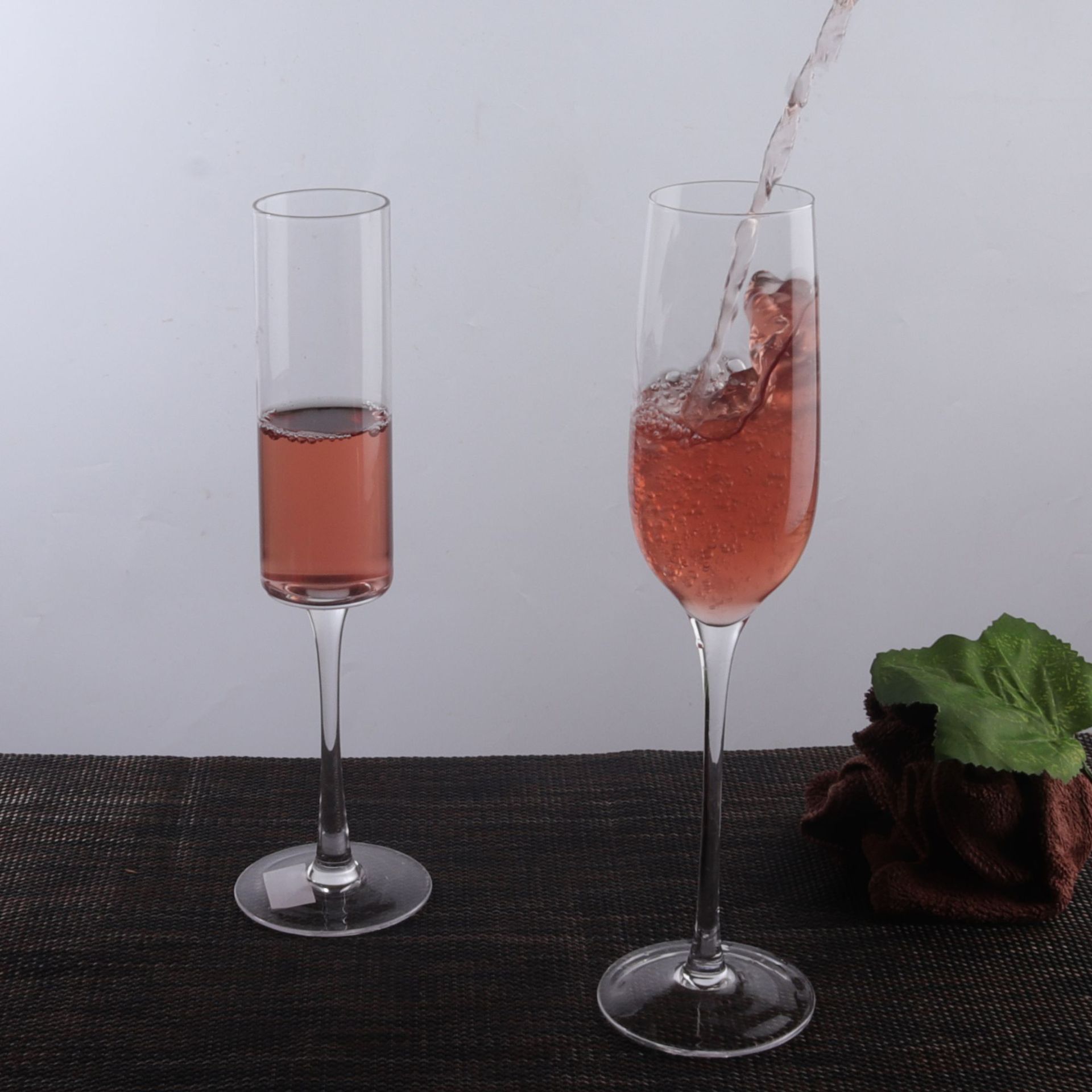Wholesale of two sets of champagne crystal glass cups directly supplied by the manufacturer for high-end clubs, bars and home cocktail glasses Application Scenario