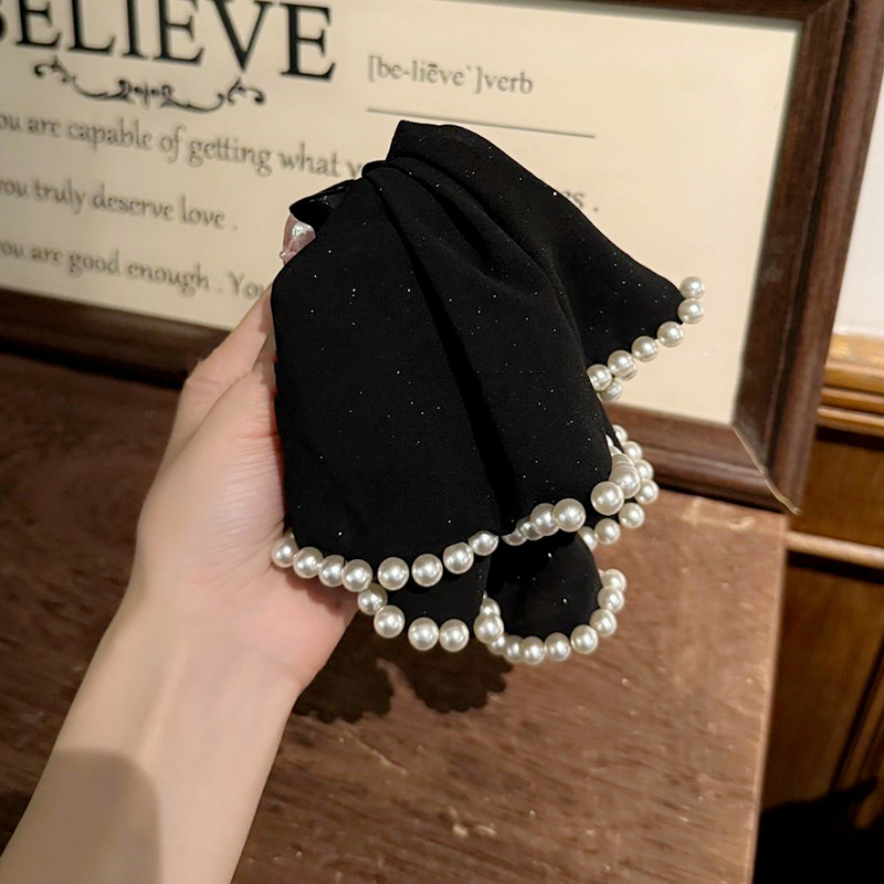 The starry sky beaded ponytail clip, a woman's high-end and elegant style, a semi-tied hair clip, a clip on the back of the head, and a headwear accessory details Picture