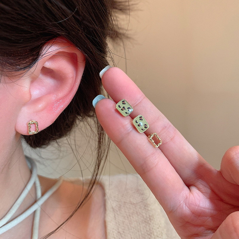 Leopard print geometric stud earrings for women, a versatile golden hollowed-out square set of earrings, a new trendy and elegant ear accessory from 2025 Application Scenario