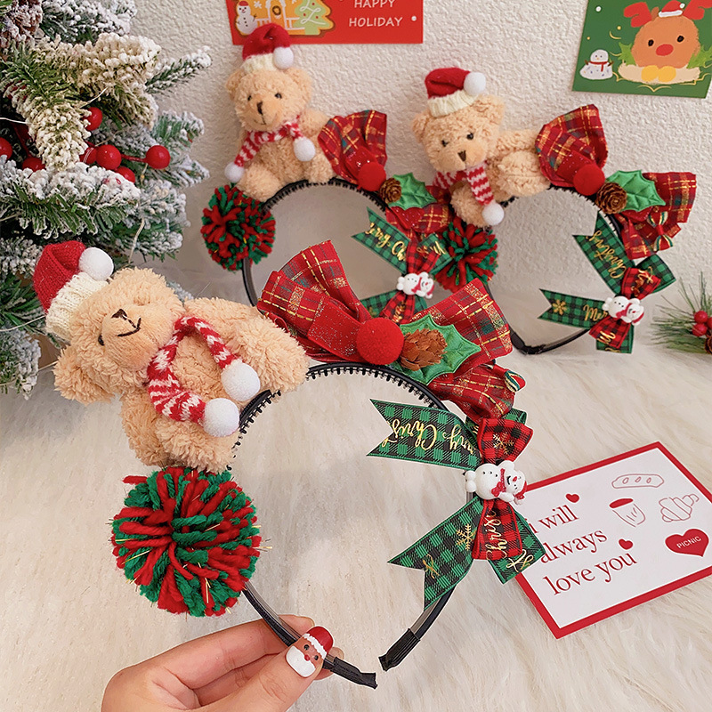 Cute Christmas reindeer headband for women, antler gingerbread man hairpin for washing face headband, autumn and winter plush hair accessory headwear Application Scenario
