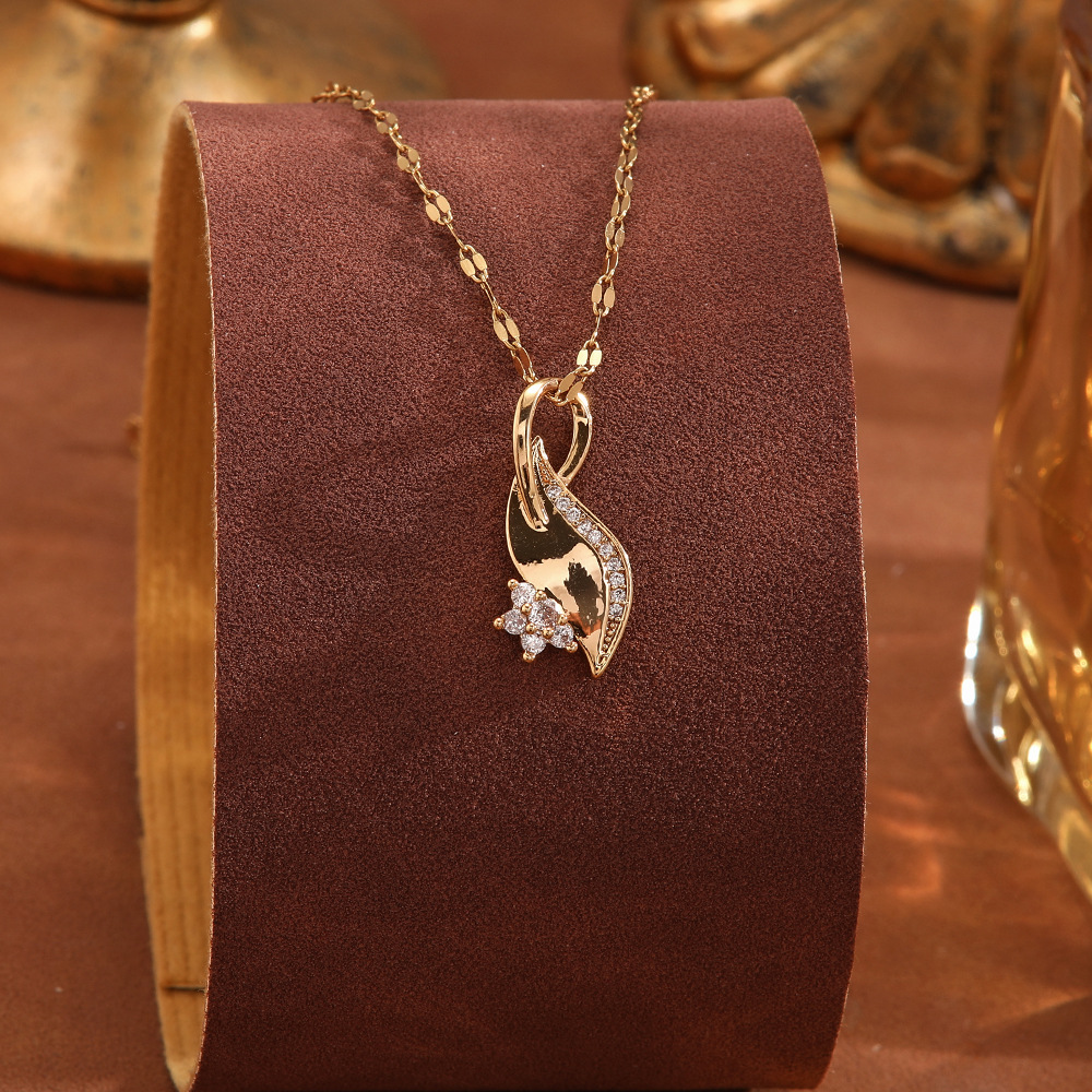 Large water-drop zircon pendant, Korean high-end titanium steel necklace, feminine, fashionable, individual and niche collarbone chain trend Specification drawing