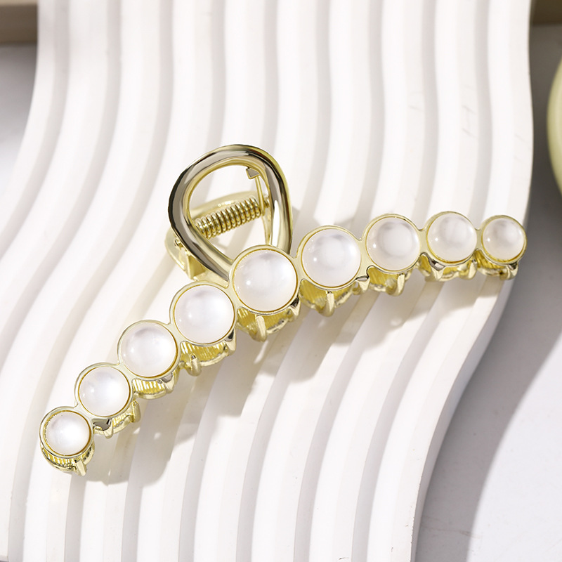 Cat's eye pearl large scratch-off clip 2023 new versatile hairpin for women, high-end shark clip headwear at the back of the head full figure