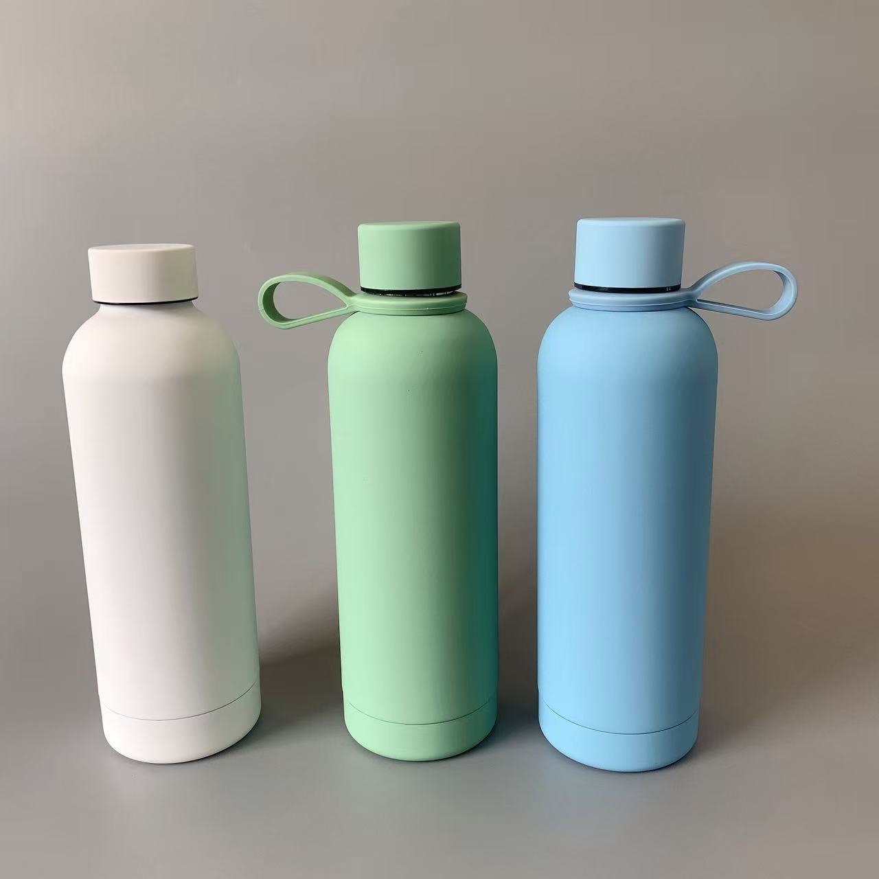 Large-capacity American-style small-mouthed bottles, stainless steel cola cups, rubber paint sports water cups, portable water bottles, outdoor thermos flasks full figure