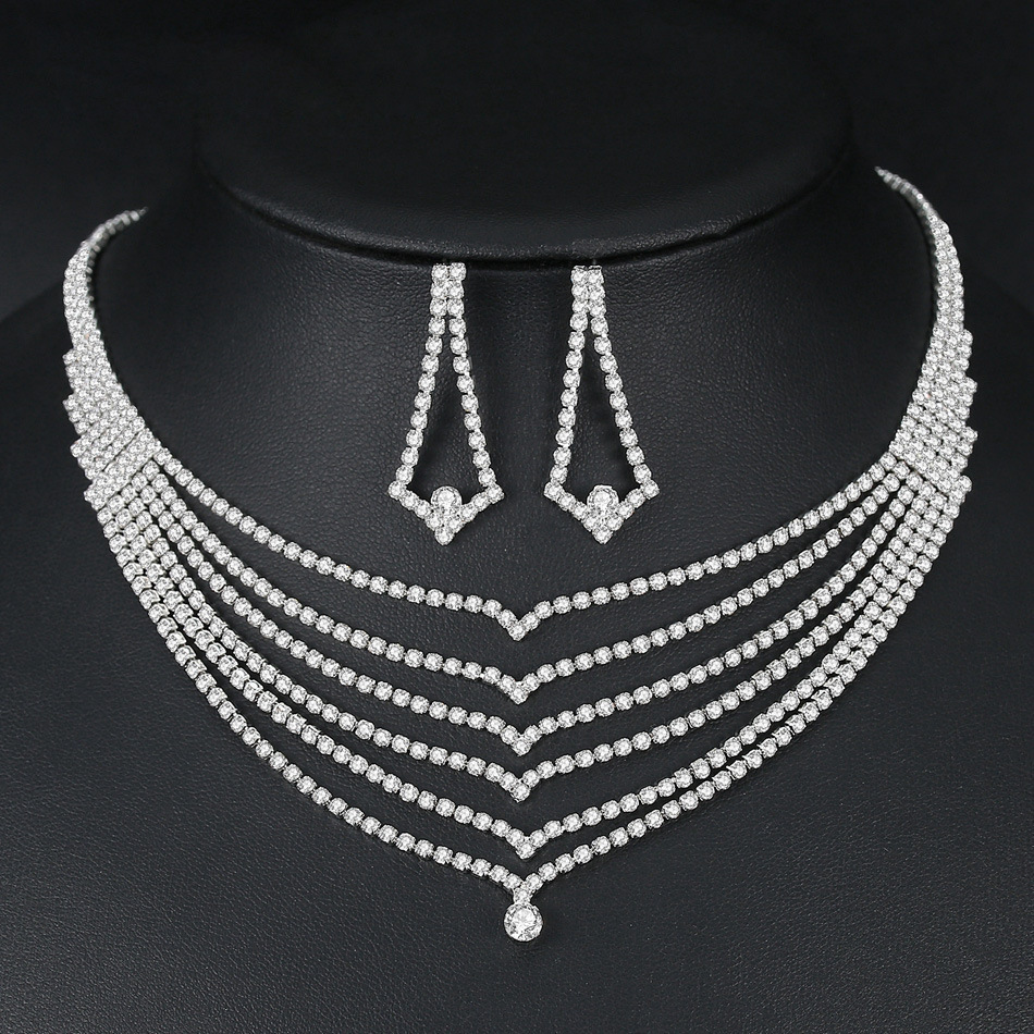 The elegant and shiny rhinestone earrings, earrings and necklace set N5420, a popular and fashionable European and American bridal accessory Application Scenario