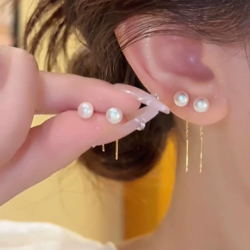 Wholesale of popular white beaded tassel ear strings on Douyin, fashionable, niche and light luxury earrings with a simple pearl style full figure