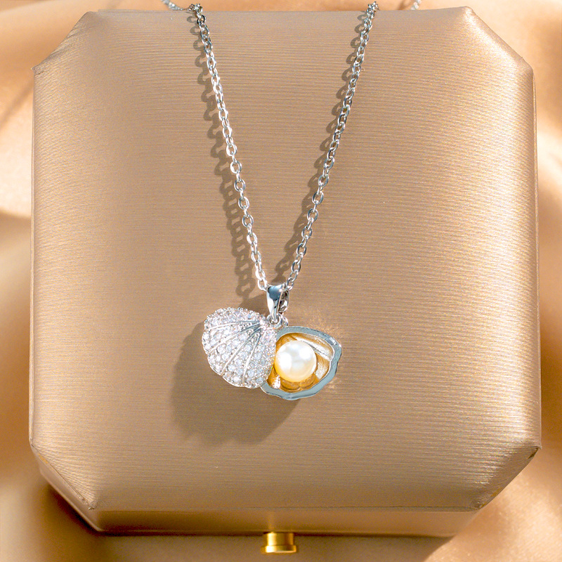 Ins-style Korean version new pearl shell necklace, women's niche design sense, Internet celebrity collarbone chain, simple titanium steel jewelry full figure