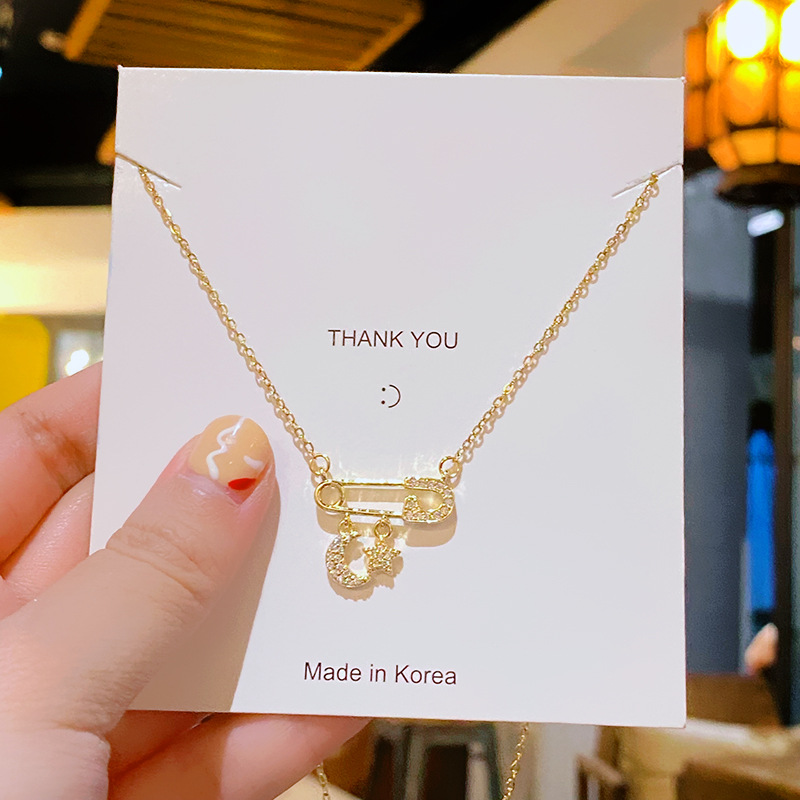 A full-diamond brooch necklace with a light luxury design for women, a heart-shaped paperclip pendant, a collarbone chain, and star and moon accessories Specification drawing