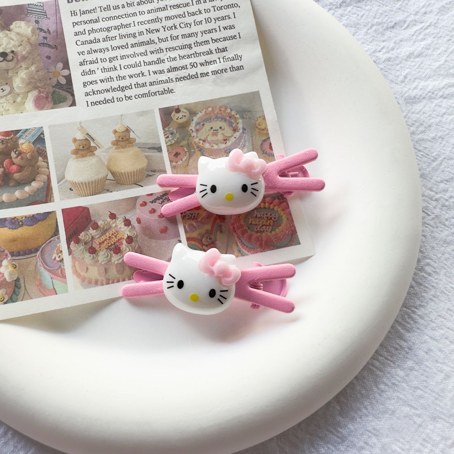 Cute cartoon pink cat hair clips, children's small crossed duckbill clips, small bangs clips, headwear and hair accessories Application Scenario