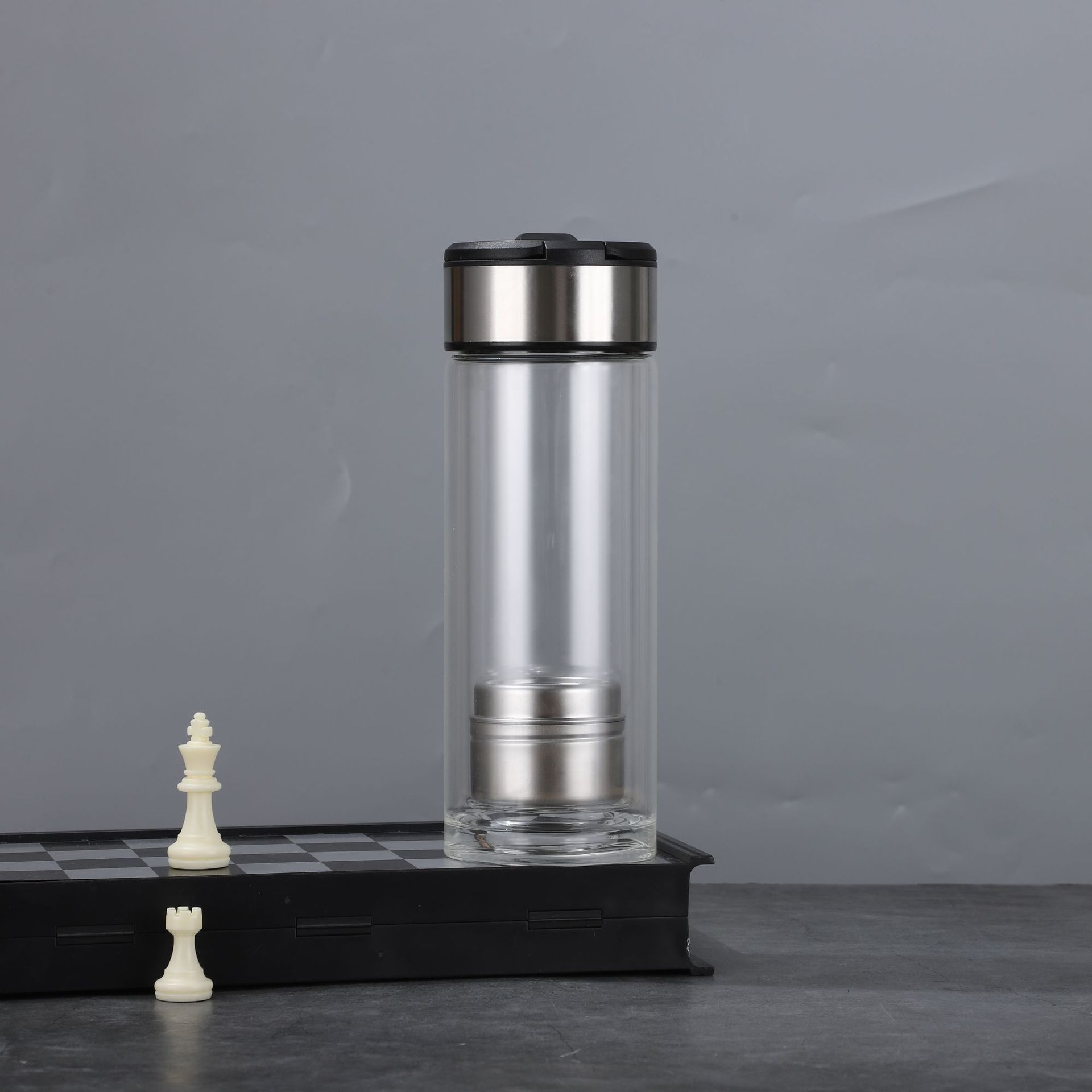 Manufacturer wholesale magnetic tea storage cups, high-appearance-level magnetic spring cups, tea-water separation glass cups, large-capacity portable cups details Picture