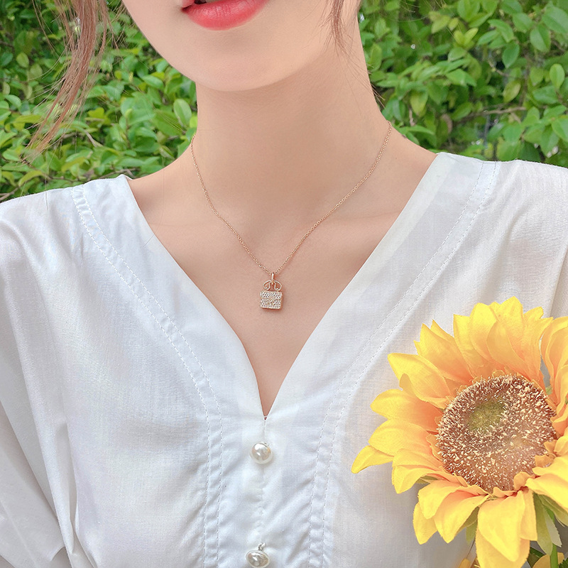 Korean-style light luxury H-letter bag, full diamond pendant necklace, women's Instagram trendy style collarbone chain, high-end feel, Internet celebrity necklace Specification drawing