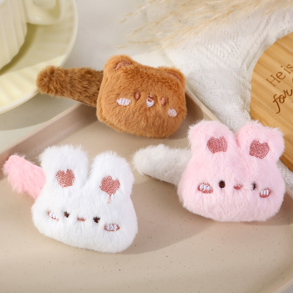 Plush cartoon bear and rabbit large BB clip, cute autumn and winter girl sweet side clip, student furry hair accessory hair clip full figure