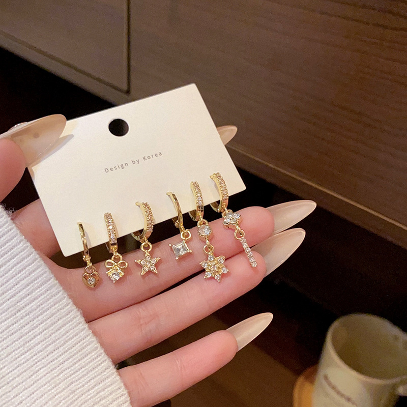 Unique full-diamond star-studded earrings for women, with a trendy and high-end, light luxury and niche design feel, are the best-selling earrings of 2025 Specification drawing