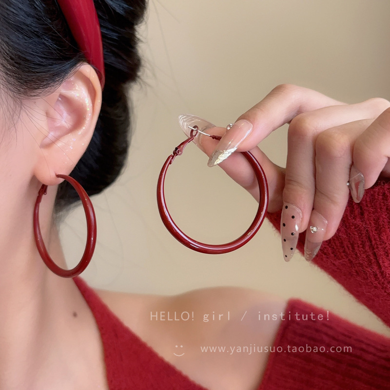 Retro Hong Kong-style Ankela red earring earrings for women's autumn and winter, simple and fashionable, plain ring earrings, high-end earrings full figure