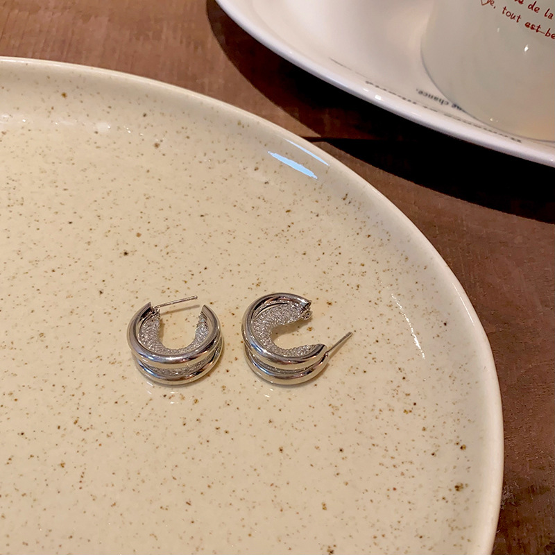 Geometric metal C-shaped ear studs, women's high-end, light luxury, simple ear buckles, individual, retro, versatile 925 silver needle earrings Specification drawing