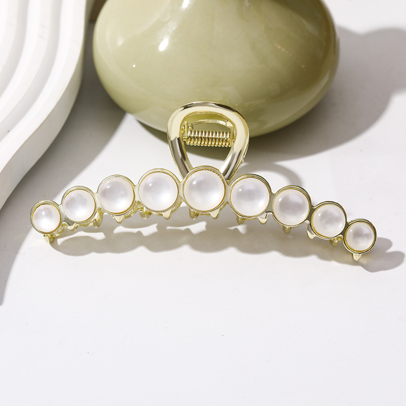 Cat's eye pearl large scratch-off clip 2023 new versatile hairpin for women, high-end shark clip headwear at the back of the head details Picture