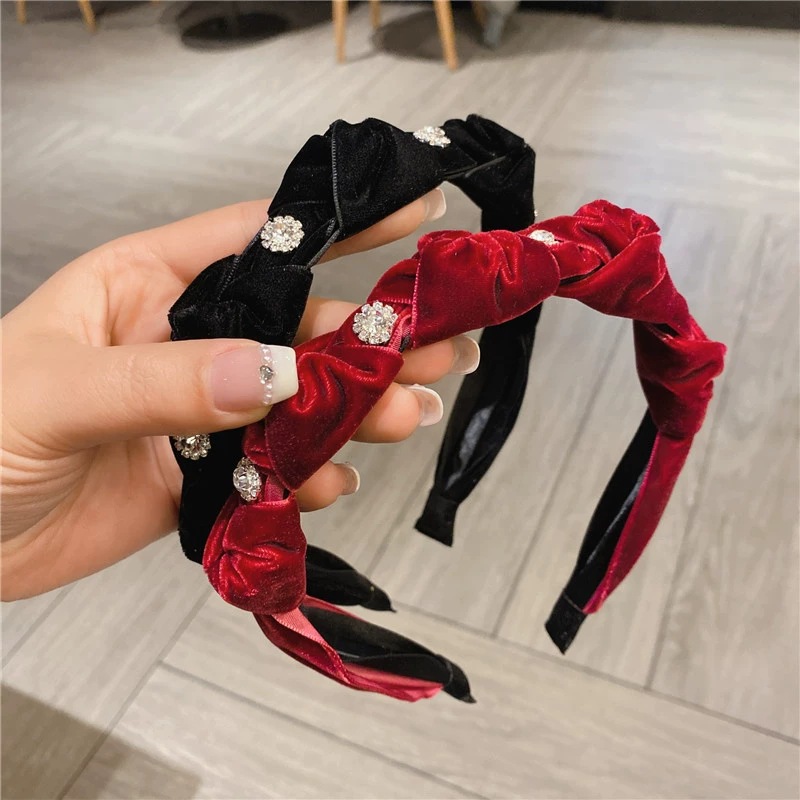 High-end rhinestone velvet hairband for women, retro black style, high top headband, French autumn and winter hairpin and hair accessory details Picture
