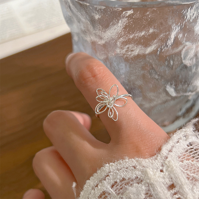925 sterling silver irregular geometric ring for women in INS 2025, a new niche design sense, fashionable and individual index finger ring Application Scenario
