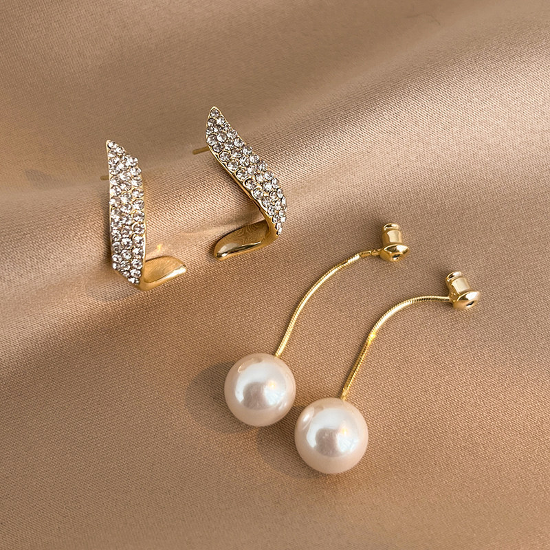 Light luxury, niche design, high-end feel earrings, 2022 new trendy pearl earrings, popular and best-selling earrings for women Application Scenario