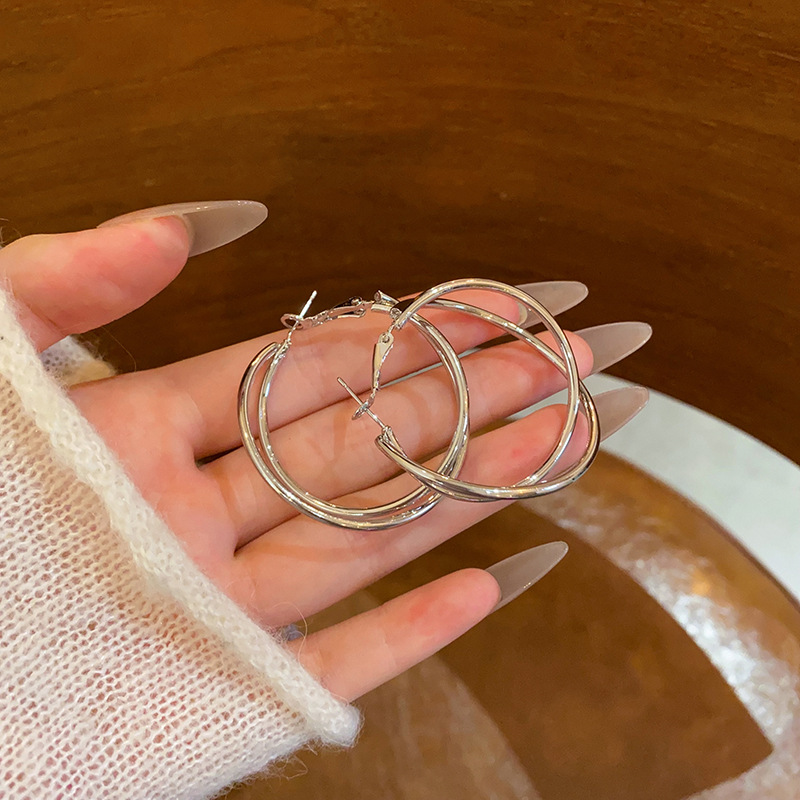 European and American exaggerated and individualistic large circle earrings for women 2025 new style simple ear ring circle individualistic and exaggerated earrings full figure