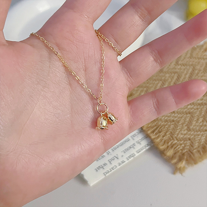 Super soothing, golden, gentle and elegant collarbone chain, original design, delicate floral lily of the valley small necklace pendant full figure