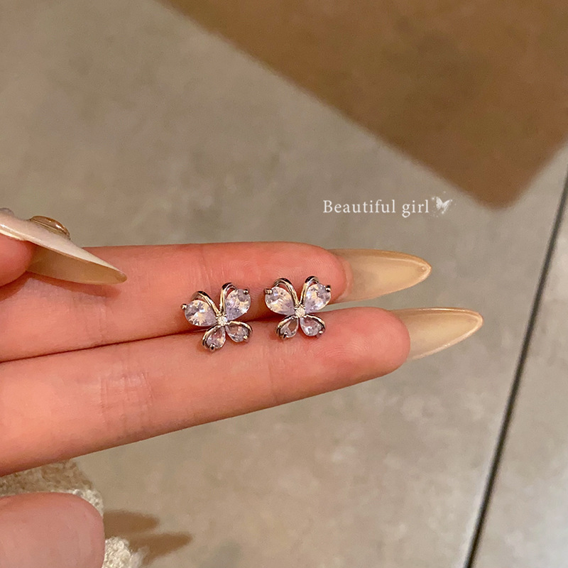 Exquisite diamond-encrusted butterfly stud earrings for women, a cold and fashionable style with a simple and elegant look. They are the best-selling and popular earrings for the summer of 2025 full figure