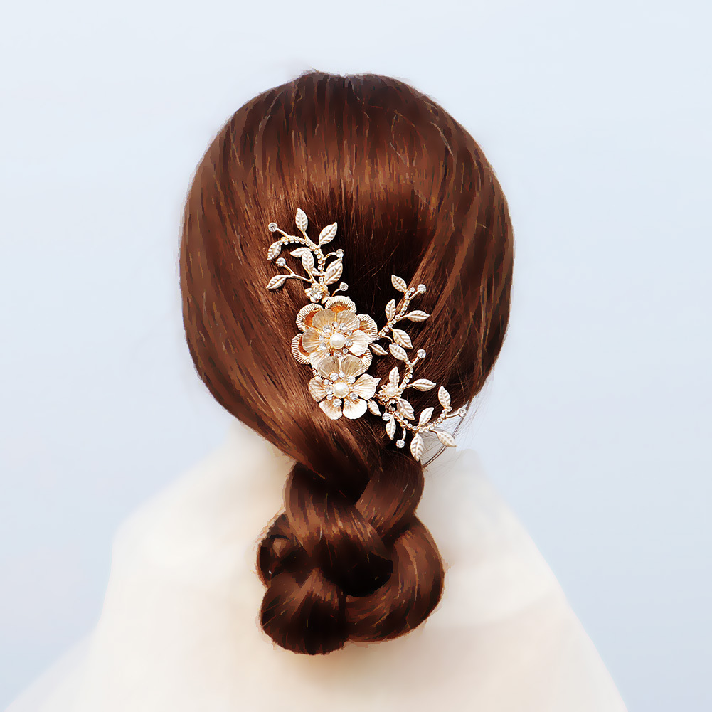 Original design of the bride's hair comb in a court style, retro golden hair comb, elegant crystal handcrafted headwear, wedding dress accessories details Picture