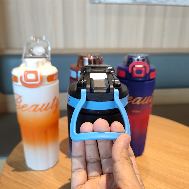 Wholesale high-quality double-drinking plastic cups, portable handles, sports water bottles, gradient color water bottles, 900ml, cross-border e-commerce details Picture