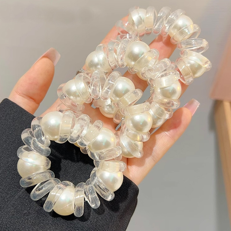 The new Korean pearl large intestine hair band with a simple and elegant style does not damage hair. The telephone line is durable and features a thick headband leather full figure